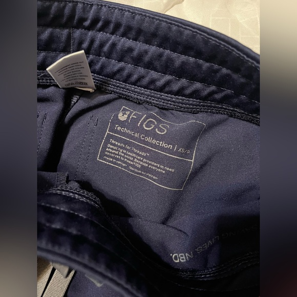 Figs Navy Scrub Set - Picture 4 of 5